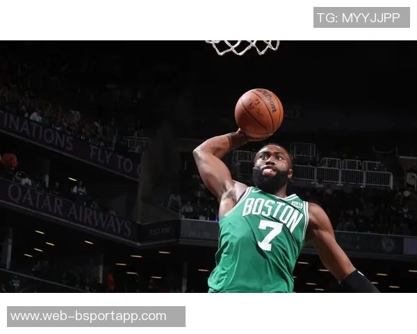 杰伦布朗:全力以赴展现自我同时激励身边队友共同进步 杰伦布朗:全力以赴展现自我同时激励身边队友共同进步