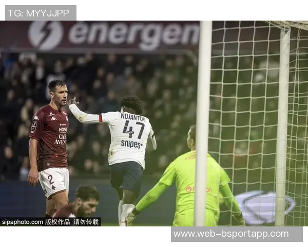 杜埃伤愈复出后首次进球精彩瞬间远距离单刀破门助球队再添胜利