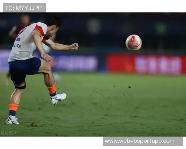 泽卡投诉手球遭裁判驳回VAR回放确认浙江未犯规引争议 泽卡投诉手球遭裁判驳回VAR回放确认浙江未犯规引争议