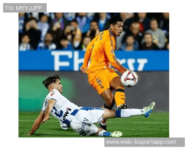 皇马上半场领先阿拉维斯姆巴佩精彩进球被判无效贝林厄姆助攻表现抢眼 皇马上半场领先阿拉维斯姆巴佩精彩进球被判无效贝林厄姆助攻表现抢眼