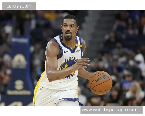 梅尔顿底角踩线投篮得手勇士奋起直追缩小分差至三分