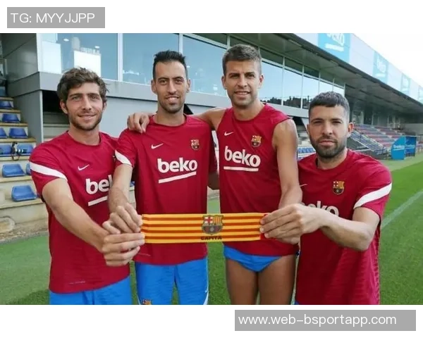 罗贝托与阿尔巴合影留念感慨共度岁月祝福未来一切顺利