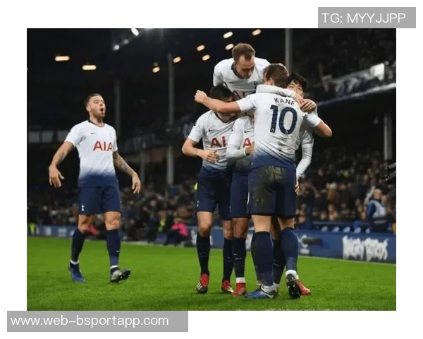 加利在热身时专注分析对手站位球迷欢呼未能分散他的注意力