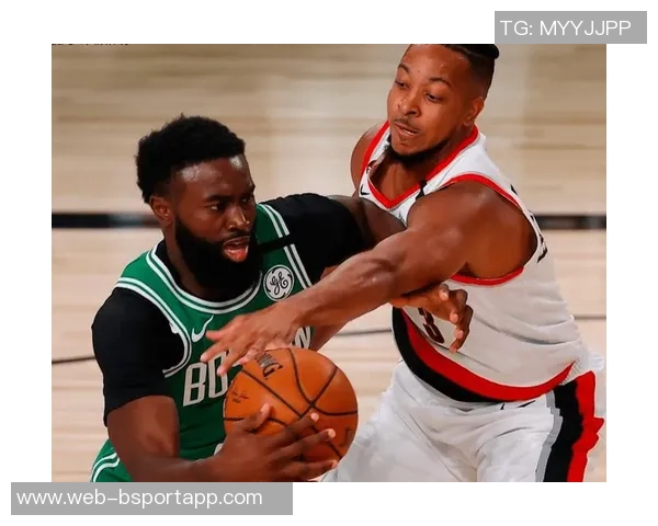 杰伦布朗半场表现低迷仅得7分罚球全中成唯一亮点