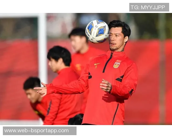 西媒报道孔德今日训练归队拉菲尼亚莱万奥尔莫等人缺席