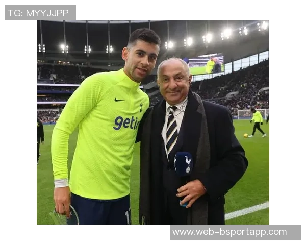 谢林汉姆称赞热刺中卫组合范德芬与罗梅罗为英超顶尖之选 谢林汉姆称赞热刺中卫组合范德芬与罗梅罗为英超顶尖之选